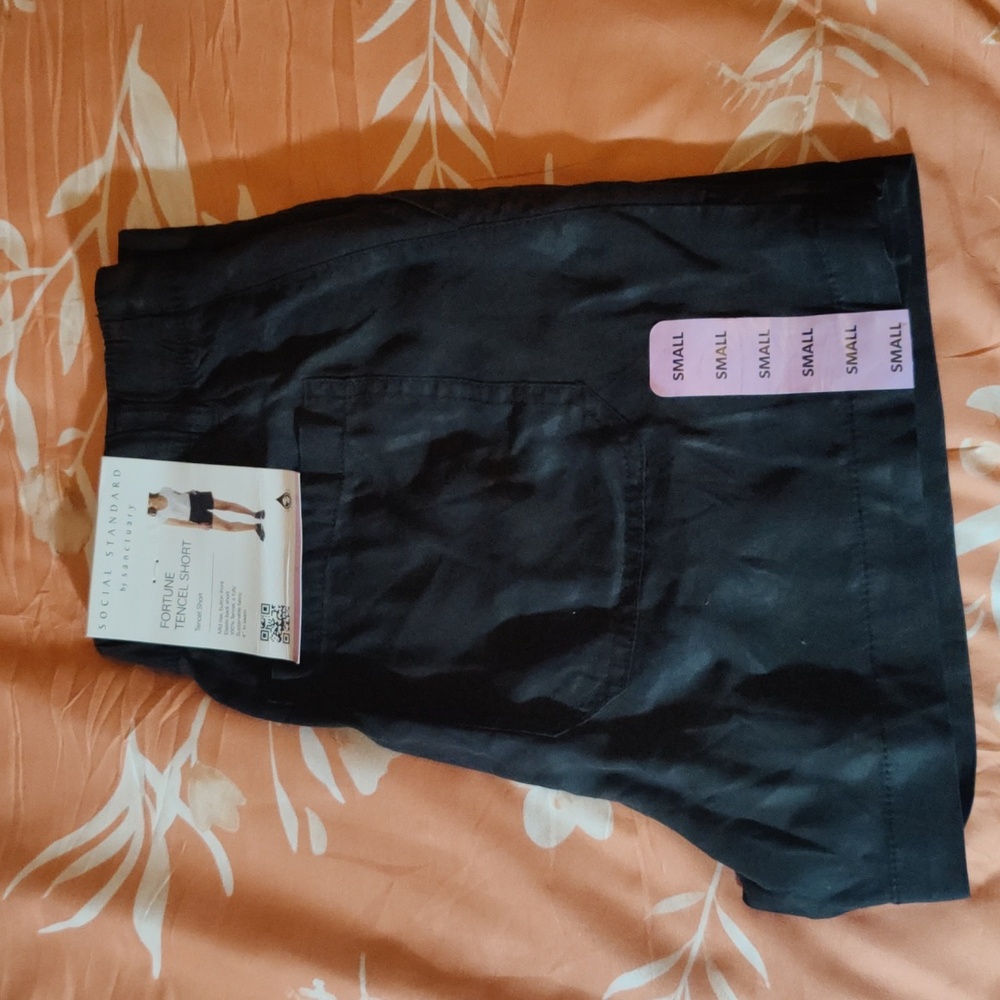 🎉NWT Sanctuary Women's Black Fortune Tencel Short Size Small.